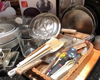 Assorted Bakeware 