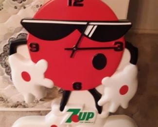 Vintage 7-Up Clock