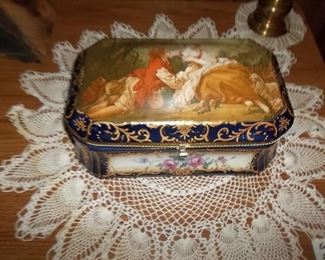 gorgeous porcelain vintage box