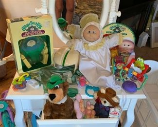 Darling Girl's Vanity & Cabbage Patch Toys!