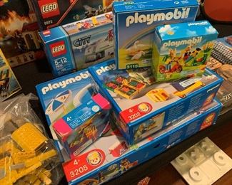 LEGO City 7639
Playmobil 3115
Playmobil 4456
Playmobil 3205
Playmobil 3202