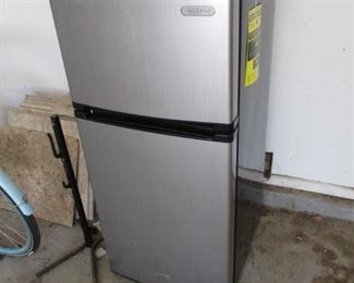 Vissani Mini 4.3 Cubic Refrigerator