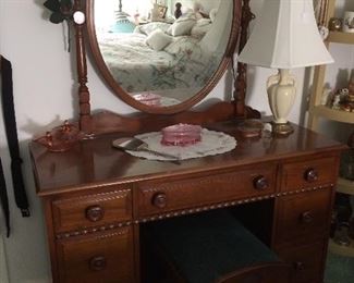 vanity and mirror to bedroom set