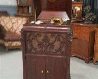 Brunswick Victrola in Mahogany cabinet with manual works