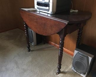 Eaarly 1900's drop leaf table w pull out drawer (dark mahogany ?)