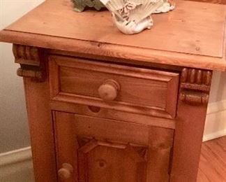 End table / night stand