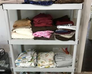  Linens, towels, & blankets