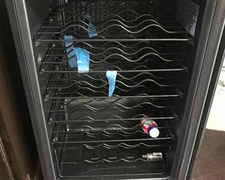 Frigidaire wine refrigerator