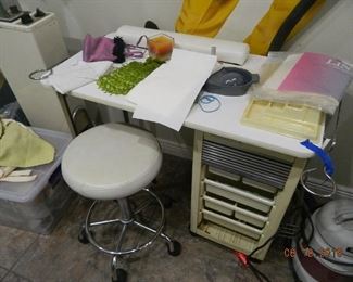 manicure table and stool