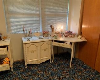 French Provincial Bedroom Furniture