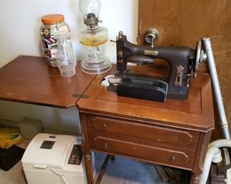 nice old sewing machine