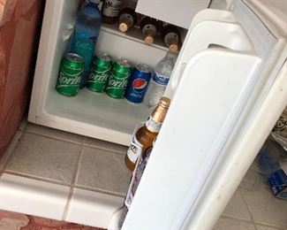 Mini refrigerator 