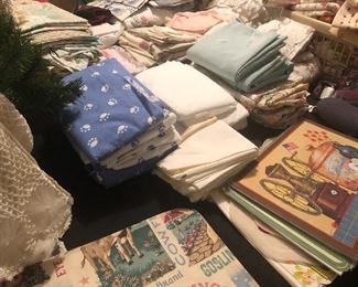 Lots of vintage and like new queen size linens sheets 