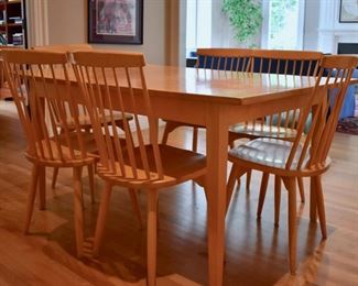 Maple kitchen table with 2 leaves and 10 chairs