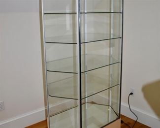Lighted display cabinet