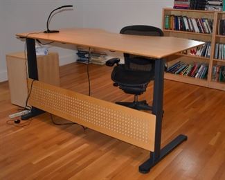 Linak motorizes adjustable sit-to-stand desk