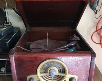 Zenith vintage radio and record player - works