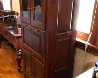 CH116: Mahogany Cabinet with Glass Front Doors Local Pickup  https://www.ebay.com/itm/113798902679