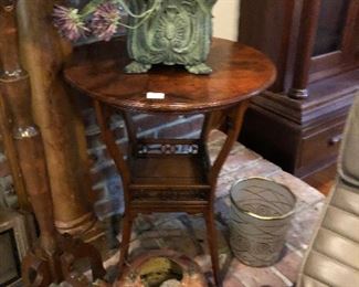 CH135: Wood Flower End Table w. Shelf Round  Local Pickup  https://www.ebay.com/itm/123816459377