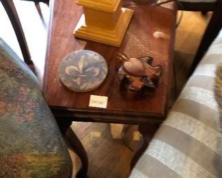 CH140A: Queen Anne Wood Wedged Shaped End table  Local Pickup  https://www.ebay.com/itm/123816467288