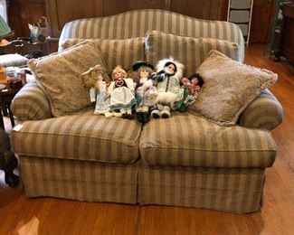 CH143: Plush Love Seat Local Pickup   https://www.ebay.com/itm/113796337776 
