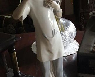 CH153: Llydro: Dentist Figurine    https://www.ebay.com/itm/113796320961 