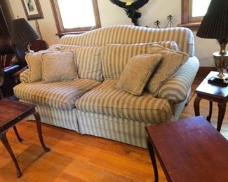 CH141 Plush Fabric Sofa Local Pickup   https://www.ebay.com/itm/113796330239 