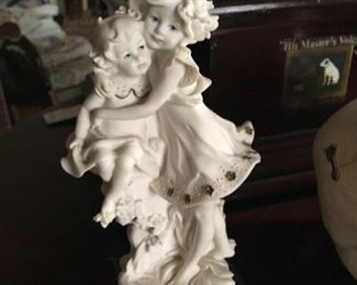 CH156: Giuseppe Armani 2 Girls Hugging Figurine Local Pickup   https://www.ebay.com/itm/113796594625 