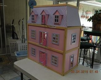 Doll house, great condition