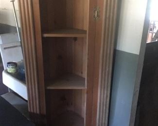 Corner cabinet