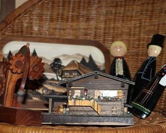 INDOOR, CHECKOUT AREA, LIVING ROOM, Grossman/music box Reuge/Hovercraft H11 Clock