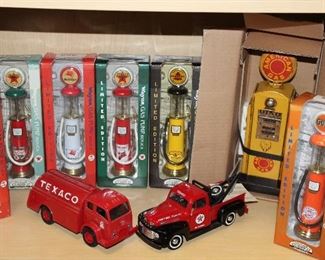 INDOOR, BACK OF HOUSE THROUGH HOLDING AREA, Classic American Gas Pump Collection