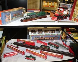 INDOOR, BACK OF HOUSE THROUGH HOLDING AREA, Southern Crescent Limited, Lionel, Tootsie Toy, North Pole Limited