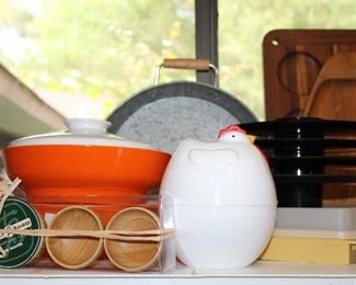 INDOOR, FIRST AREA TO LEFT AFTER ENTERING MAIN HOUSE, Paul McCobb Orange Dishes