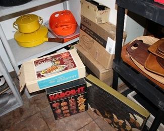INDOOR, FIRST AREA TO LEFT AFTER ENTERING MAIN HOUSE, Cabela's 10" Skillet $22/5 pc set $72