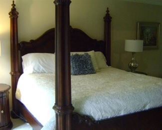 Spectacular 5-piece Bernhardt King 4-poster master bedroom set, the bed measures 84 inches tall.