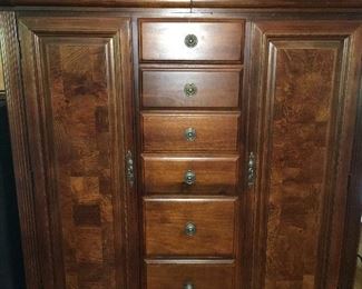 Vaughn bassett Sweater chest 