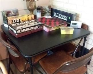 Card table with 4 padded chairs