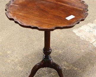 ANTIQUE Mahogany Pie Crust Lamp Table
Auction Estimate $100-$200 – Located Inside
