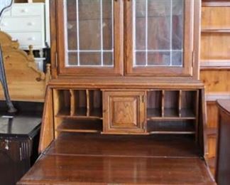  SOLID Oak 2 Piece Leaded Glass Secretary Bookcase by Ethan Allen

Auction Estimate $200-$400 – Located Dock 