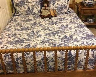 Antique Spool Bed (Full Size)