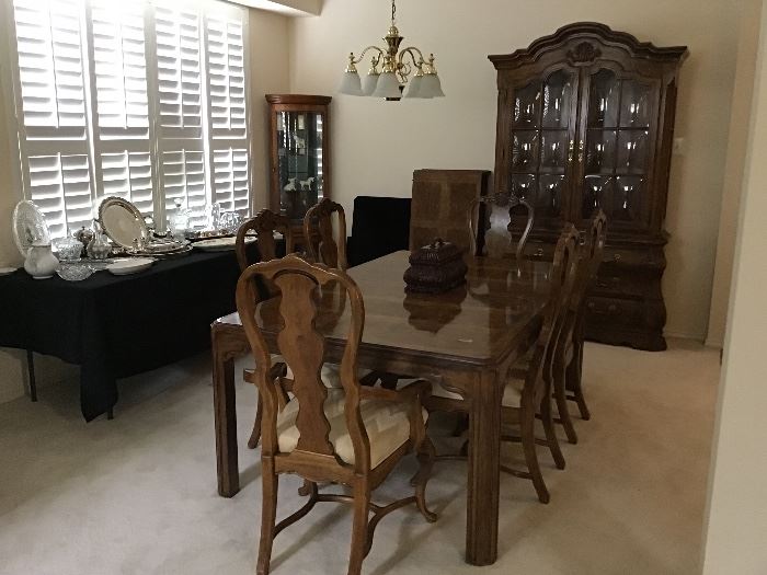 Drexel Heritage Dining Table & Chairs, China Hutch