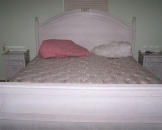 King Bed / 2 Night Stands