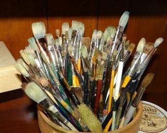 LOTS of artists paint brushes
