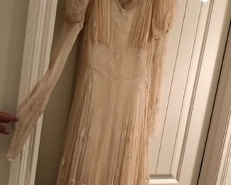 BEAUTIFUL VINTAGE WEDDING DRESS