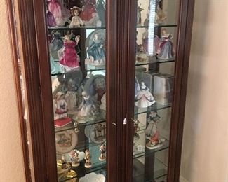Curio cabinet, Royal Daulton ceramic ladies, LLadro