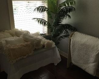 Pillows, Quilt rack