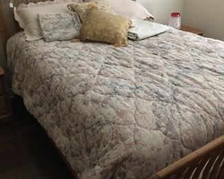 Sleigh bed