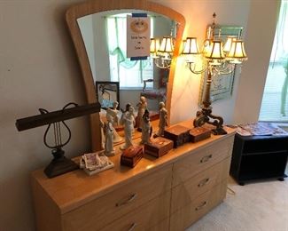 Assorted statues and lamps