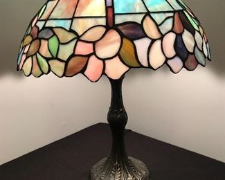 Beautiful newer lamp with glass shade